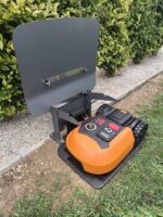 Wiata na kosiarki wielomarkowe ROBOT PROTECT Side 60 x 70 x 28 cm | Odporna na warunki atmosferyczne + ochrona przed promieniowaniem UV | Nogi ze stali nierdzewnej | Materiały montażowe w zestawie | Wyprodukowano w Europie – Image 2