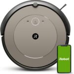 iRobot Roomba i1 (i1152) – Szczotki zapobiegające splątaniu – Idealny dla zwierząt – Inteligentna nawigacja – Ładuje się i wznawia czyszczenie – Sterowanie głosowe i zdalne